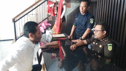 Ketua LSM KPJ Merah Putih Yunus Wahyudi bertemu Kasi Intelijen Kejaksaan Negeri Banyuwangi
