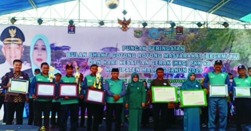 Bupati Malang Sanusi apresiasi para kades yang berhasil tingkatkan status desanya dari desa maju menjadi desa mandiri (nana)