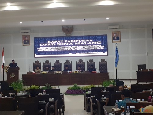 Suasana Rapat Paripurna di Kantor DPRD Kota Malang, Senin (18/11) (foto: Arifina Cahyanti Firdausi/MalangTIMES)