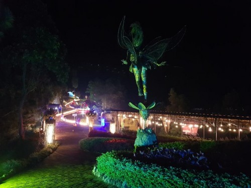 Di Taman Langit Kota Batu Bisa Wisata Swafoto Sambil Di Taman Langit Kota Batu Bisa Wisata Swafoto Sambil