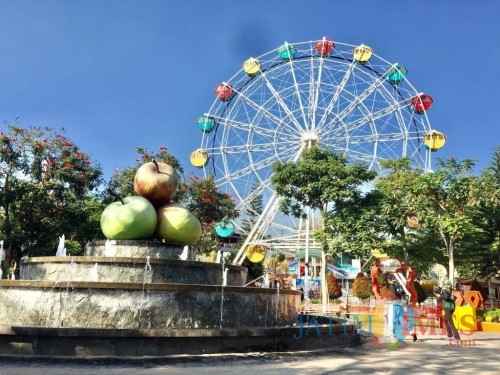 Bianglala salah satu ikon Kota Batu. (Foto: Irsya Richa/MalangTIMES)