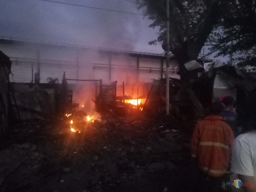 Api yang masih terus berkobar (Anggara Sudiongko/MalangTIMES)