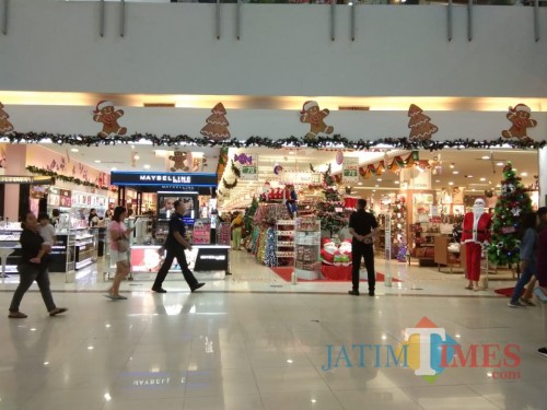 Pernak-pernik Natal di Mal Olympic Garden (MOG) (Pipit Anggraeni/MalangTIMES)