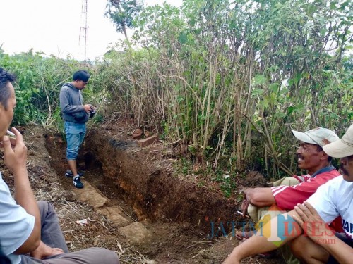 Struktur bangunan kuno ditemukan di area sawah Desa Pendem, Kecamatan Junrejo.