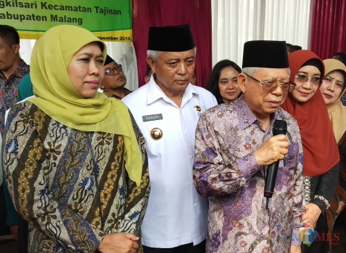 Wakil Presiden Ma'ruf Amin (kanan) didampingi Bupati Malang Sanusi (tengah) dan Gubernur Jatim Khofifah Indar Parawansa (kiri) (Pipit Anggraeni/ MalangTIMES).