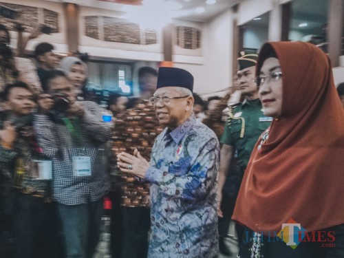 Wakil Presiden RI, Ma'ruf Amin saat sampai di Gedung Samantha Krida UB. (Foto: Imarotul Izzah/ MalangTIMES)