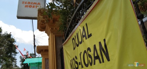 Salah satu tempat kos di Kelurahan Sembung. Kecamatan Tulungagung Kota. (foto : Joko Pramono/Jatim Times)