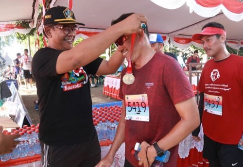 Lomba lari Enjoy Run sukses digelar di kawasan wisata Penataran