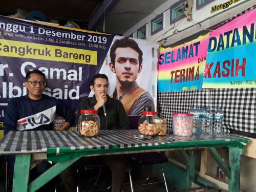 Gamal Albinsaid ketika menggelar acara cangrukan di Surabaya