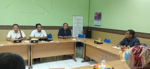 Suasana pembicaraan pejabat FIK UM dengan PWI Malang Raya (Hendra Saputra)