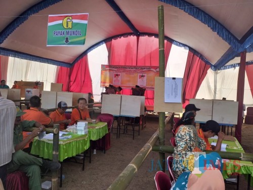 Proses pemungutan suara saat Pilkades di Desa Rejoagung, Kecamatan Ngoro, Jombang. (Istimewa)