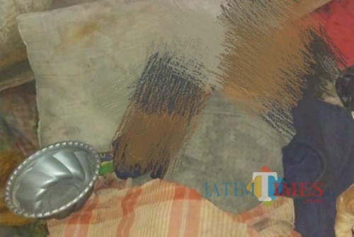 Jasad korban yang sudah ditemukan terbujur kaku diatas kasur (ist)