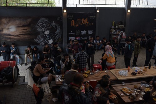Suasana Bengkel Station yang memadukan kafe, bengkel, dan distro dalam satu kawasan saat soft launching (Istinewa).