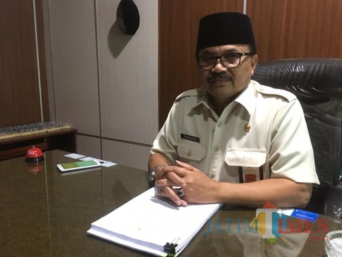Kepala Bapenda Kabupaten Malang, Dr Purnadi saat menjelaskan potensi pajak penerangan jalan yang ada di wilayahnya (Foto : Ashaq Lupito / MalangTIMES)