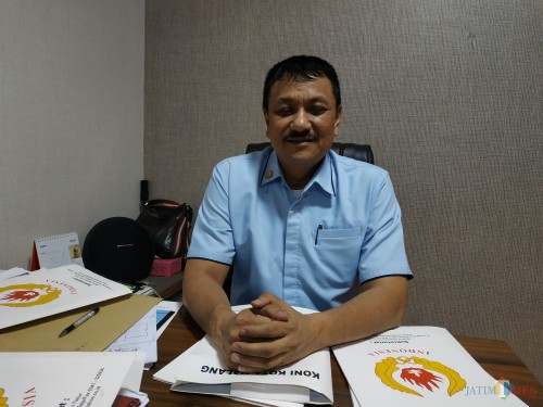Ketua umum KONI Kota Malang, Eddy Wahyono (Hendra Saputra)