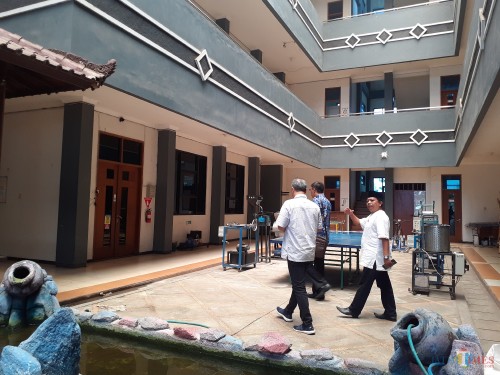 Anggota legislatif saat melakukan sidak ke Poltekom, Jum'at (6/12) (Arifina Cahyanti Firdausi/MalangTIMES)