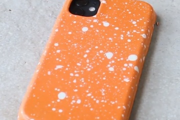 Chasing iPhone dari bahan coklat (source: instagram @mattadlard)