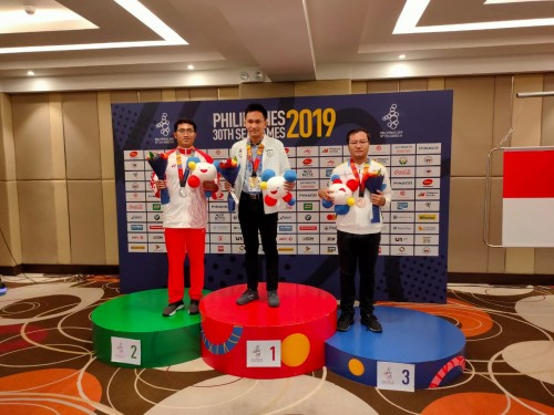 Mohamad Ervan (peringkat 3) saat naik di podium (istimewa)