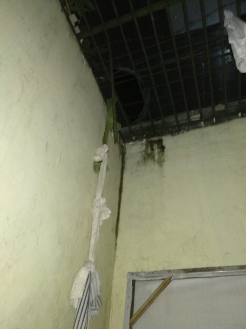 Lokasi lubang yang menjadi pintu untuk empat tahanan kasus narkoba kabur (Ist)