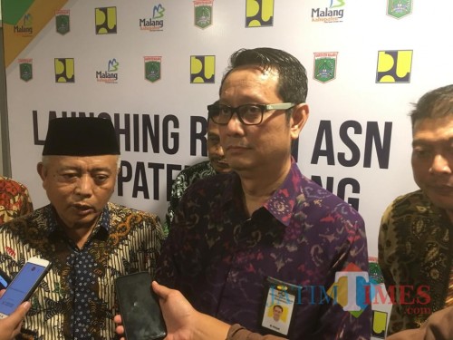 Direktur Rumah Susun, Ditjen Penyediaan Perumahan Kementerian PUPR RI, M Hidayat saat menjelaskan rencana pembangunan rusun bagi masyarakat tidak mampu di Kabupaten Malang (Foto : Ashaq Lupito / MalangTIMES)