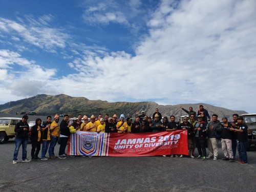 Anggota Kijang Innova Lovers saat di lautan pasir Gunung Bromo