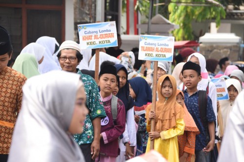 Ratusan peserta mengikuti festival anak saleh. (eko Arif s /JatimTimes)