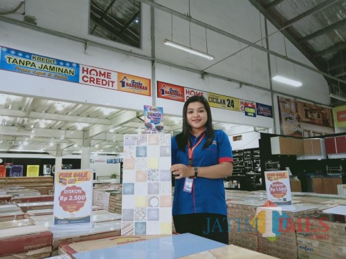 Graha Bangunan komitmen memberikan yang terbaik kepada customer.(Foto : Aunur Rofiq/BlitarTIMES)