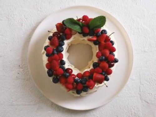 Kue natal yang terbuat dari cookies dan white cream. (Foto: instagram)