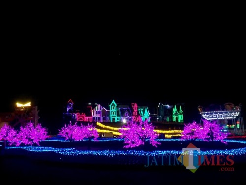 Salah satu wisata baru Milenial Glow Garden di Jawa Timur Park 3. (Foto: Irsya Richa/MalangTIMES)