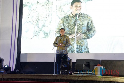Walikota Kediri Abdullah Abu Bakar saat memberikan sambutan dalam acara Refleksi Prestasi. (eko Arif s /JatimTimes)
