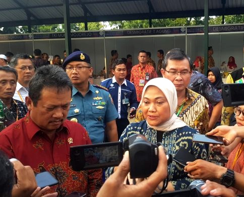 Menteri Tenaga Kerja Ida Fauziyah (berhijab putih) saat menyampaikan pentingnya wawasan kebangsaan dan ideologi Pancasila ke calon PMI dalam wujudkan duta bela negara dan pariwisata (Ist)