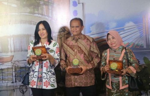 (Dari kiri) Kasi Tertib Niaga Eka Wulantari, Kadin Disdag Wahyu Setianto, dan Sekretaris Disdag Prihatin Wiludjeng. (ist)