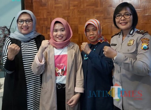 Kasubag Humas Polresta Malang Kota, IPDA Ni Made Seruni Marhaeni (paling kanan)(ist)