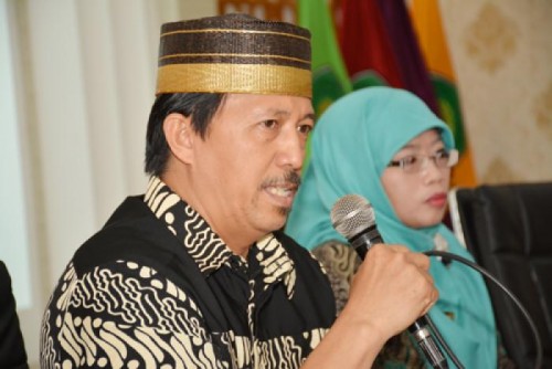 Pimpinan Redaksi Tabloid Gema UIN Malang M. Anwar Firdausi saat mengenalkan GEMA Media Publikasi Kampus kepada siswa MA Ma’arif NU Bangil. (Foto: istimewa)