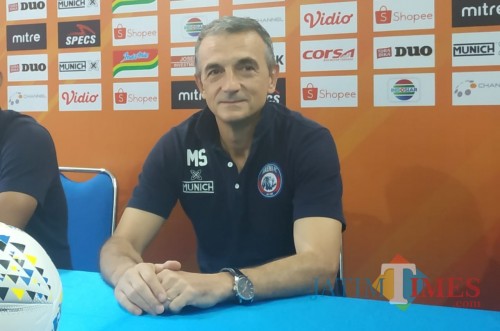 Pelatih Kepala Arema FC, Milomir Seslija (Hendra Saputra)