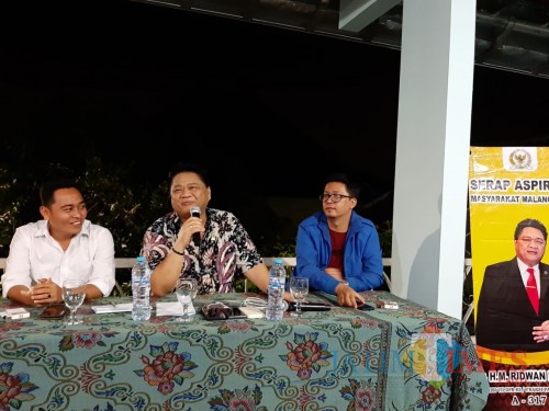 Komisi D DPRD Kota Malang, Suryadi (paling kiri) bersama DPR RI Komisi VII Ridwan Hisjam (Hendra Saputra)