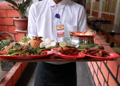 Olahan masakan tradisional yang jadi primadona, Ocean Garden Resto jadi favorit keluarga berkumpul. (Foto: Ocean Garden for MalangTIMES)