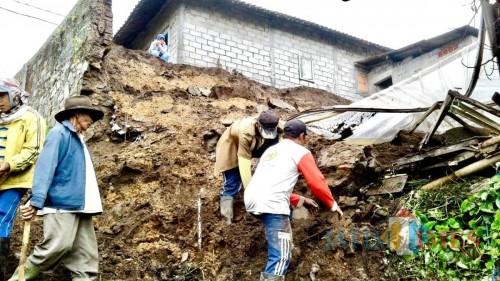 Bencana tanah longsor di Kota Batu.