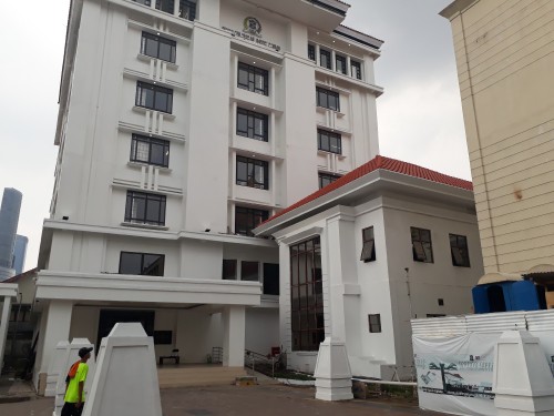 Gedung anyar DPRD Surabaya yang masih belum diserah terimakan