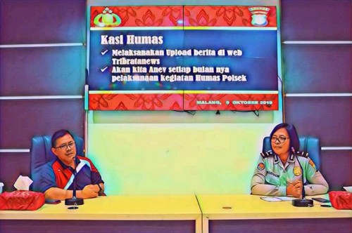 Anggota tim cyber Makota Sugeng Riyadi (kiri) dan Kasubag Polresta Malang Kota Iptu Ni Made Seruni Marhaeni (ist)