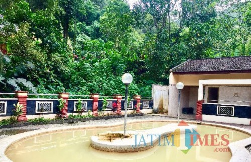 Pemandian Air Panas Alami (PAPA) yang berada di kawasan Songgoriti Resort Kelurahan Songgokerto, Kecamatan Batu. (Foto: Irsya Richa/MalangTIMES)