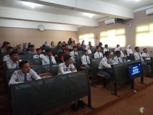 Siswa SMK PGRI Turen yang melakukan studi banding di prodi TI Unikama (Anggara Sudiongko/MalangTIMES)
