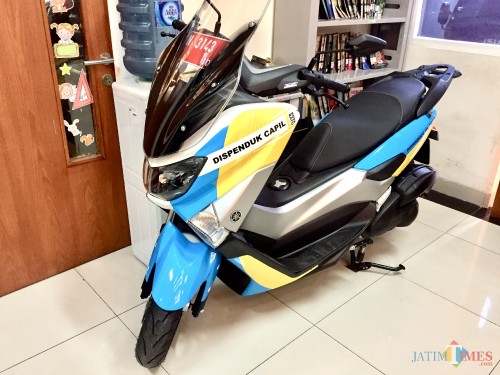 Motor serbaguna yang dimodifikasi siap melayani masyarakat di kantor Dispendukcapil Kota Batu. (Foto: Irsya Richa/MalangTIMES)