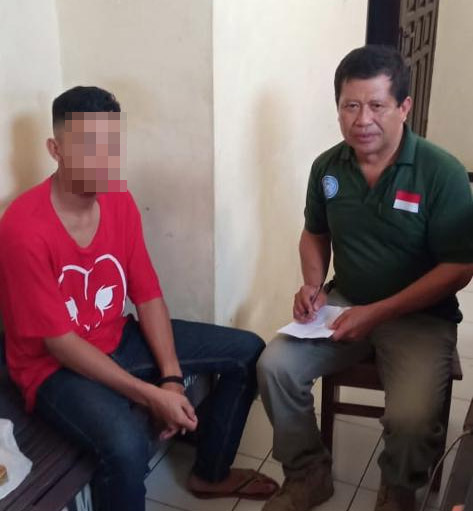 Pelaku ZA saat diamankan petugas kepolisian karena melakukan pembelaan diri yang menyebabkan pembegal meninggal dunia (istimewa)