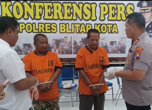 Polres Blitar Kota tangkap dua penjual olahan ayam tiren.