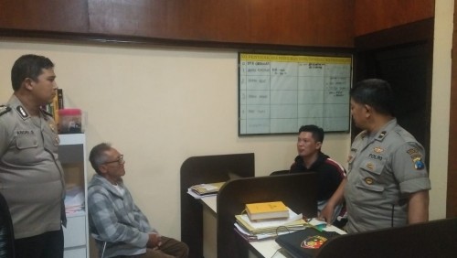 Polisi amankan pemalak ojol di depan Matos. (ist)