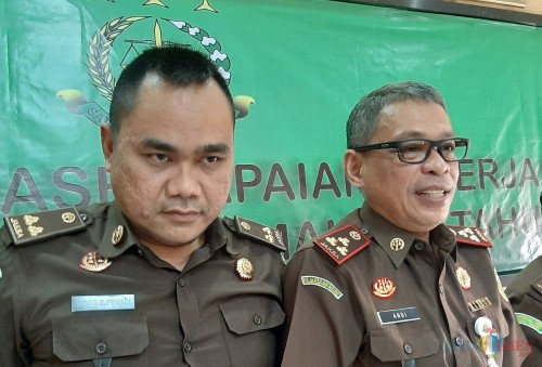 Kasi Pidum, Ujang Supriyadi (kiri) dan Kajari Kota Malang, Andi Dharmawangsa (Anggara Sudiongko/MalangTIMES)