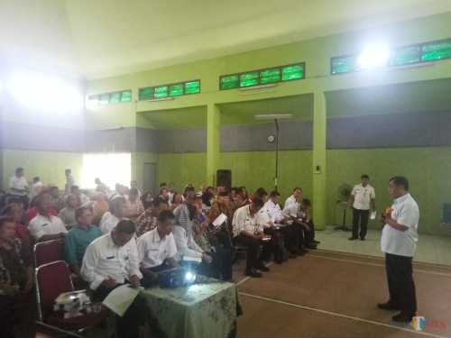 Kepala DPUPRPKP Kota Malang, Hadi Santoso saat melakukan paparan proyek kegiatan di Kecamatan Sukun (Anggara Sudiongko/MalangTIMES)