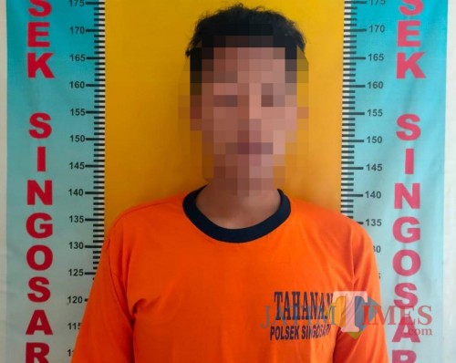 Rivaldi Sulaiman Syah tersangka kasus penganiayaan saat diamankan polisi (Foto : Polsek Singosari for MalangTIMES)