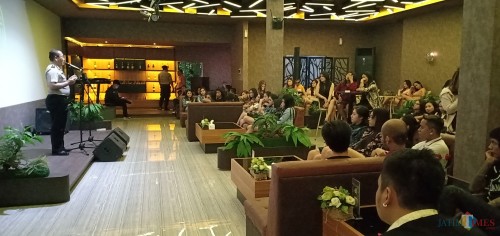 Kasat Binmas Polresta Malang Kota, Kompol Pujiono saat melakukan penyuluhan agar lokasi karaoke tidak dijadikan lokasi dalam penyalahgunaan narkoba maupun hal negatif lainnya (Anggara Sudiongko/MalangTIMES)